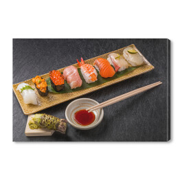 Autentyczne wykwintne paluszki sushi