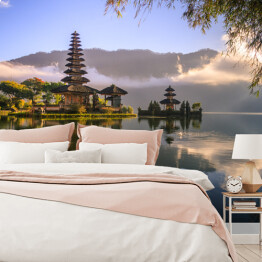 Góra, jezioro i świątynia w Bali, Indonezja