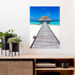Plakat samoprzylepny Drewniany domek na tropikalnej plaży w słoneczny dzień