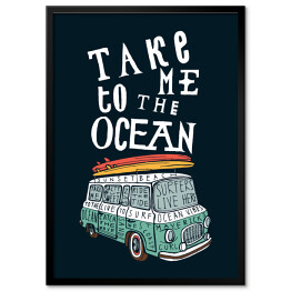 "Zabierz mnie nad ocean" - typografia z vintage niebieskim vanem z różowymi i żółtymi deskami surfingowymi na nim