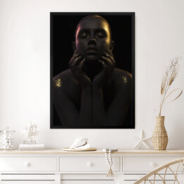 Obraz w ramie Czarno złoty artystyczny portret kobiety z makijażem i manicure w stylu glamour