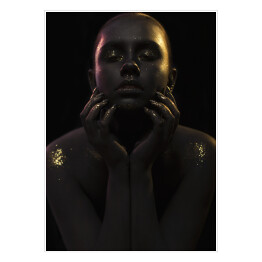 Plakat samoprzylepny Czarno złoty artystyczny portret kobiety z makijażem i manicure w stylu glamour