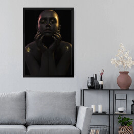 Obraz w ramie Czarno złoty artystyczny portret kobiety z makijażem i manicure w stylu glamour