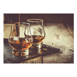 Plakat Whisky z lodem w kieliszkach na rustykalnym tle