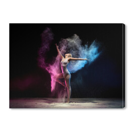 Obraz na płótnie Kobieta tańcząca w kolorowej chmurze pyłu 
