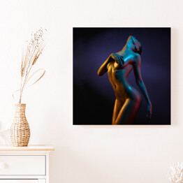 Obraz na płótnie Elegancka modelka w złoto niebieskiej farbie