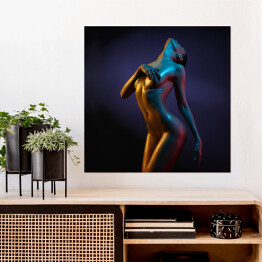 Plakat samoprzylepny Elegancka modelka w złoto niebieskiej farbie