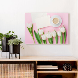 Obraz na płótnie Kawy kubek, papierowa karta i wiosenny tulipan