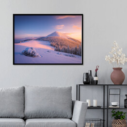 Plakat w ramie Zimowy krajobraz ze szczytem górskim