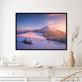 Plakat w ramie Zimowy krajobraz ze szczytem górskim