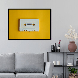 Plakat w ramie Stara biała kaseta na żółtym tle