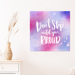Plakat samoprzylepny "Nie przestawaj dopóki nie będziesz dumny" - motywacyjny cytat na fioletowym tle 