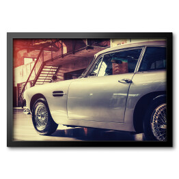 Obraz w ramie Piękny srebrny retro samochód na pokazie