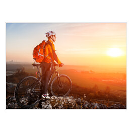 Plakat Cyklista spoglądający z góry na horyzont