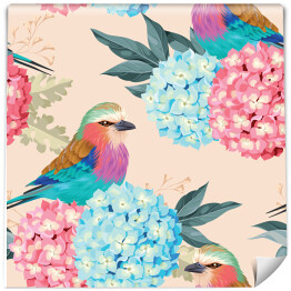 Barwne ptaki siedzące na jasnych kwiatach hortensji