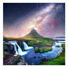 Plakat samoprzylepny Widowiskowe niebo pełne gwiazd nad wulkanem i wodospadami