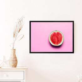 Obraz w ramie Połowa arbuza na różowym tle