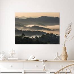 Plakat samoprzylepny Las we mgle na górzystym terenie, Tajlandia