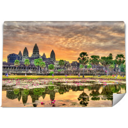 Fototapeta winylowa zmywalna Wschód słońca w ciepłych barwach nad Angkor Wat