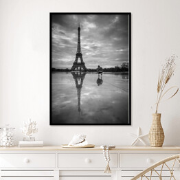 Plakat w ramie Spacer po Paryżu. Widok na Wieżę Eiffla z Trocadero