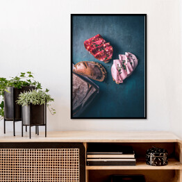 Plakat w ramie Rustykalny chleb ze świeżym salami chorizo ​​i mortadeli