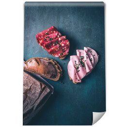 Fototapeta winylowa zmywalna Rustykalny chleb ze świeżym salami chorizo ​​i mortadeli