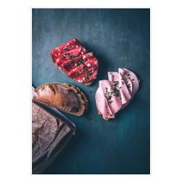 Plakat samoprzylepny Rustykalny chleb ze świeżym salami chorizo ​​i mortadeli