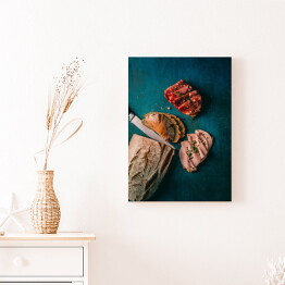 Obraz na płótnie Rustykalny chleb ze świeżym salami i chorizo ​​