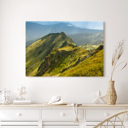 Obraz na płótnie Piękny krajobraz gór latem, widok na klify i zielone wzgórza