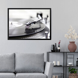 Obraz w ramie Gramofon z płytą winylową w odcieniach szarości