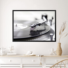 Obraz w ramie Gramofon z płytą winylową w odcieniach szarości