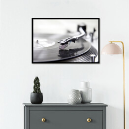 Plakat w ramie Gramofon z płytą winylową w odcieniach szarości