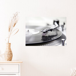 Plakat samoprzylepny Gramofon z płytą winylową w odcieniach szarości