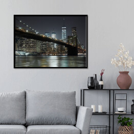 Plakat w ramie Widok na Most Brooklyński na tle panoramy oświetlonego Nowego Jorku nocą