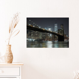 Plakat samoprzylepny Widok na Most Brooklyński na tle panoramy oświetlonego Nowego Jorku nocą