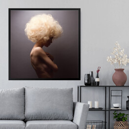 Obraz w ramie Ciało nagiej kobiety z puszystymi włosami 