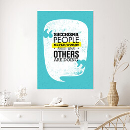 Plakat "Ludzie sukcesu nigdy nie martwią się o to, co robią inni" - inspirujący cytat