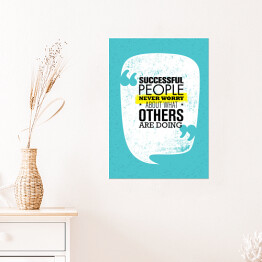Plakat "Ludzie sukcesu nigdy nie martwią się o to, co robią inni" - inspirujący cytat