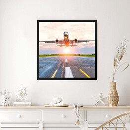 Obraz w ramie Samolot startujący z lotniska o świcie