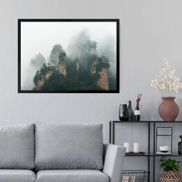 Obraz w ramie Góry otoczone chmurami w Zhangjiajie, Chiny