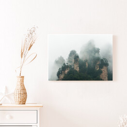 Obraz na płótnie Góry otoczone chmurami w Zhangjiajie, Chiny