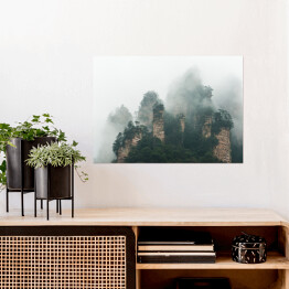 Plakat Góry otoczone chmurami w Zhangjiajie, Chiny