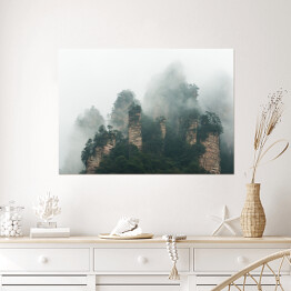 Plakat Góry otoczone chmurami w Zhangjiajie, Chiny