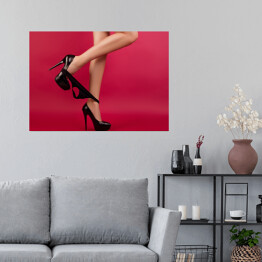 Plakat Seksowne kobiece nogi w szpilkach na czerwonym tle 