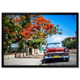 Plakat w ramie Czerwony kabriolet zaparkowany na bocznym pasie w Varadero na Kubie 