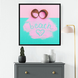 Obraz w ramie Rozbity kokos z różową farbą i napisem "beach"