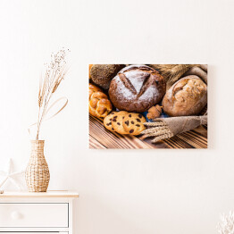 Obraz na płótnie Pieczony chleb na stole z drewna