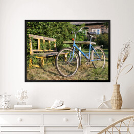 Obraz w ramie Niebieski rower na wsi