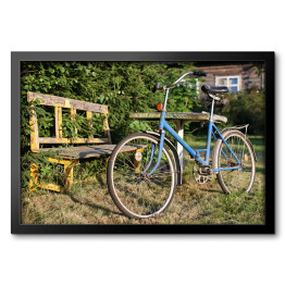 Obraz w ramie Niebieski rower na wsi