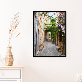 Plakat w ramie Piękna stara kamienna ulica obrośnięta bluszczem we Francji